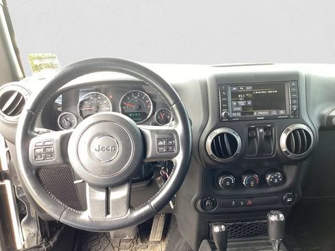 Used 2017 Jeep Wrangler Sport AWD/4WD image 9