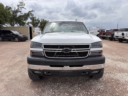 Used 2007 Chevrolet Silverado 2500 LT w/ Heavy-Duty Power Package image 8