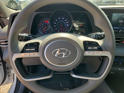 Used 2023 Hyundai Elantra SEL FWD image 17