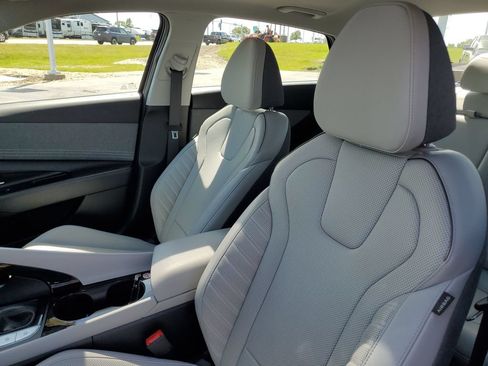 Used 2024 Hyundai Elantra Limited FWD image 14