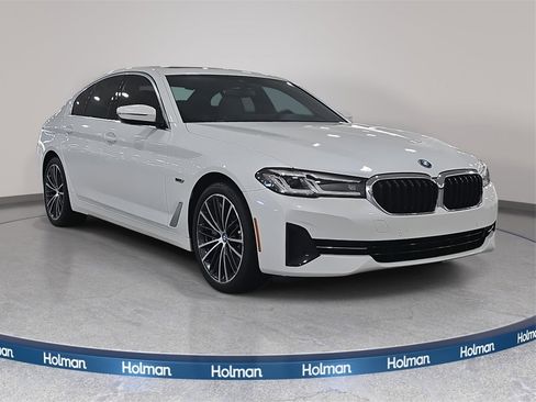 Certified 2023 BMW 530e w/ Premium Package image 3
