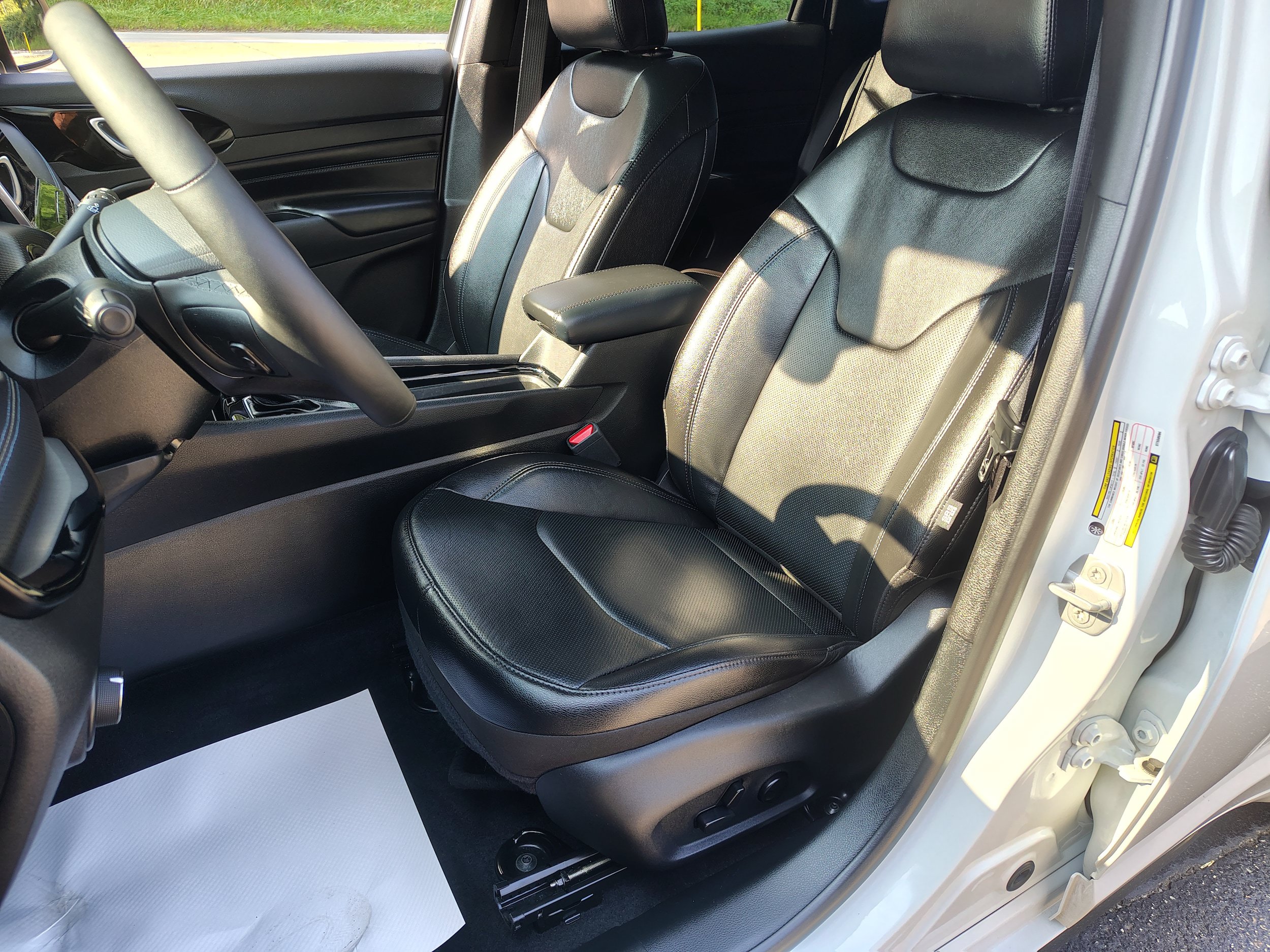 Certified 2025 Jeep Compass Limited w/ High Altitude Package AWD/4WD image 18