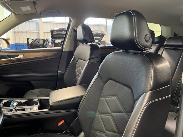 Used 2025 Volkswagen Atlas SE FWD image 24