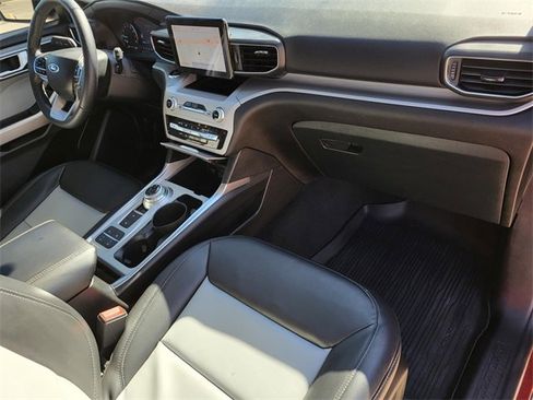 Used 2023 Ford Explorer XLT w/ Equipment Group 202A image 8