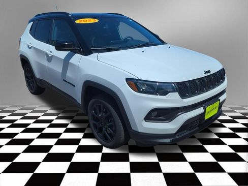 Used 2023 Jeep Compass Latitude w/ Sun and Sound Group AWD/4WD image 10