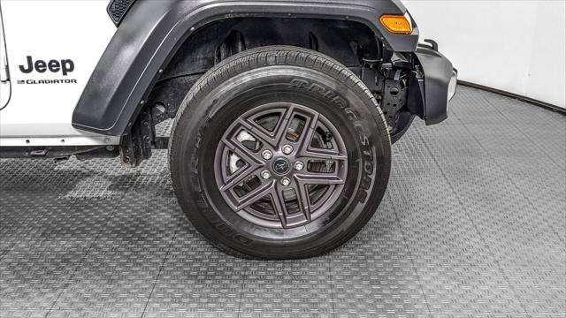 Used 2025 Jeep Gladiator Sport AWD/4WD image 29
