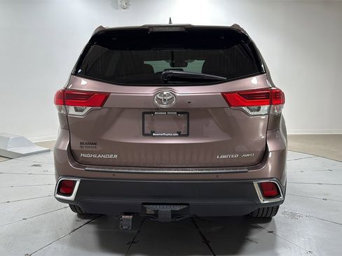 Used 2017 Toyota Highlander Limited image 4
