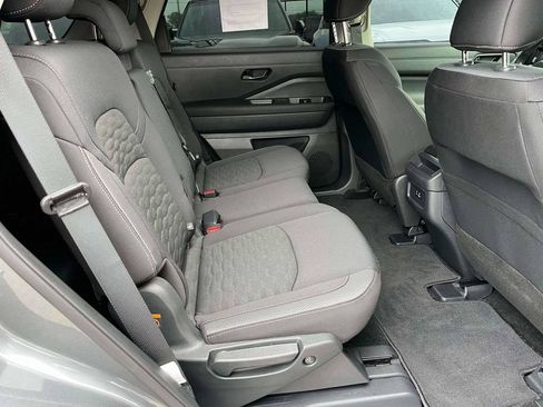 Used 2025 Nissan Pathfinder S FWD image 9