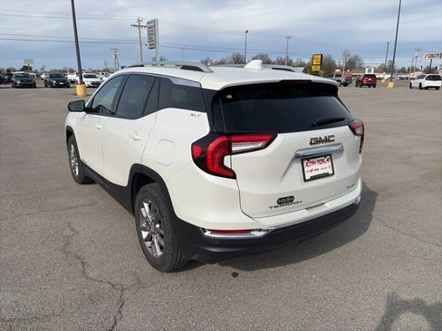 Used 2022 GMC Terrain SLT w/ Tech Package image 4