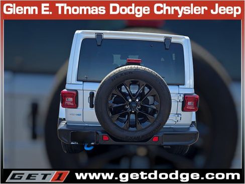 Used 2024 Jeep Wrangler Unlimited Sahara w/ Technology Group AWD/4WD image 8
