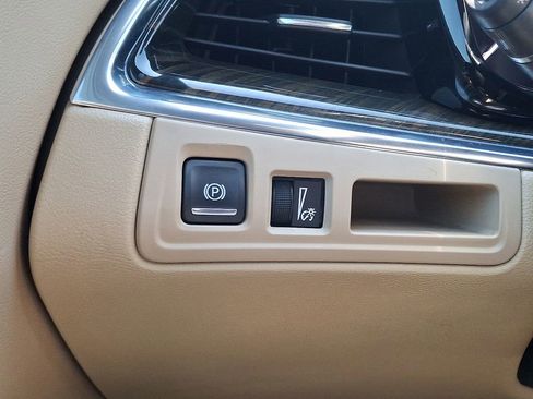 Used 2017 Cadillac XT5 FWD image 25