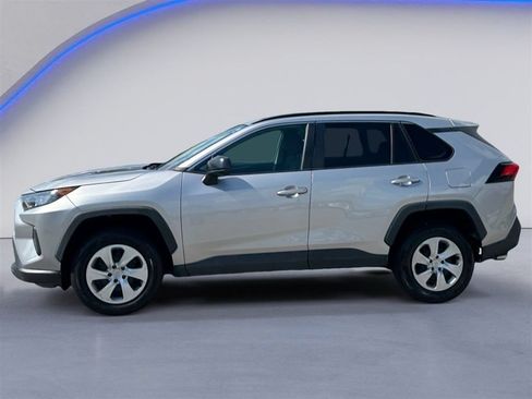 Used 2020 Toyota RAV4 LE FWD image 7