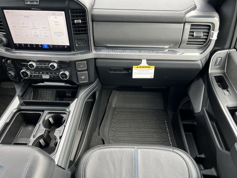 Used 2025 Ford F350 Platinum w/ FX4 Off-Road Package image 32