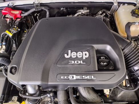Used 2020 Jeep Wrangler Unlimited Sahara AWD/4WD image 9
