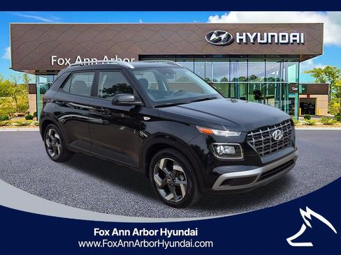Certified 2023 Hyundai Venue SEL FWD image 7