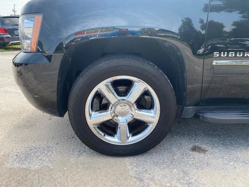Used 2013 Chevrolet Suburban LTZ RWD image 11