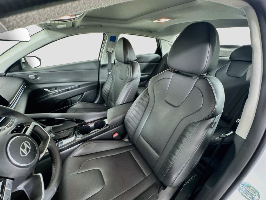 Certified 2025 Hyundai Elantra Limited FWD image 22