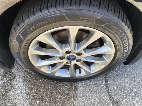 Used 2017 Ford Fusion SE FWD image 28