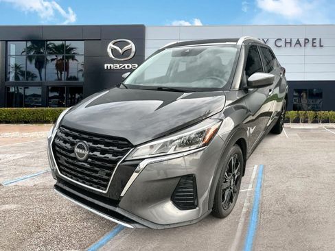 Used 2022 Nissan Kicks SV FWD image 1