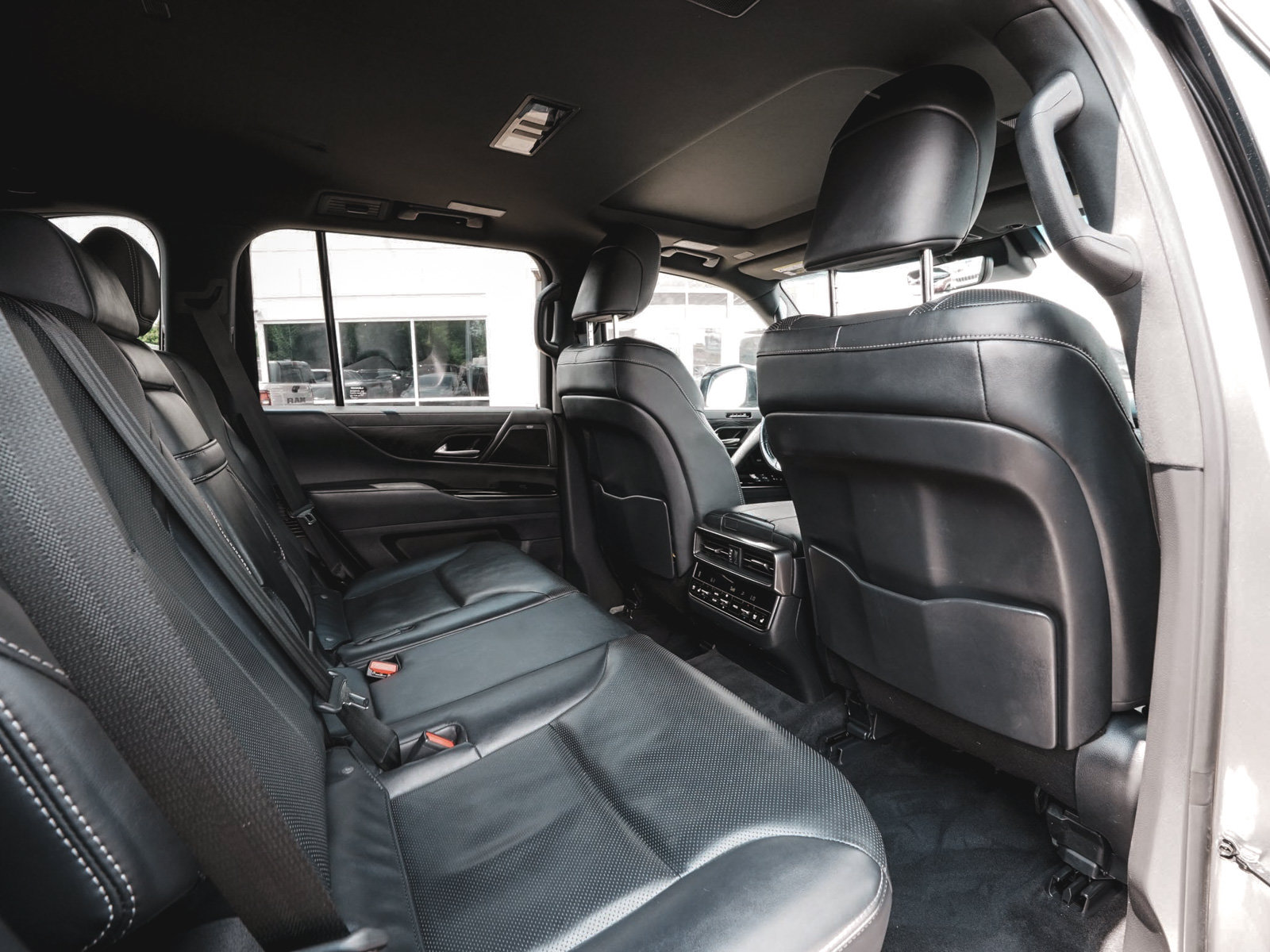 Used 2022 Lexus LX 600 4WD w/ Appearance Package image 39
