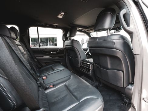 Used 2022 Lexus LX 600 4WD w/ Appearance Package image 39
