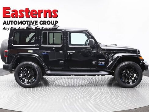 Used 2022 Jeep Wrangler Unlimited Sahara AWD/4WD image 4