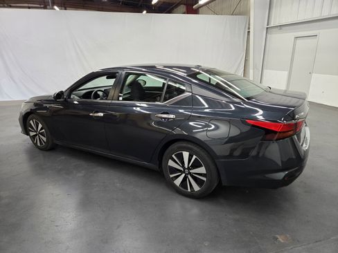 Used 2022 Nissan Altima 2.5 SV FWD image 3