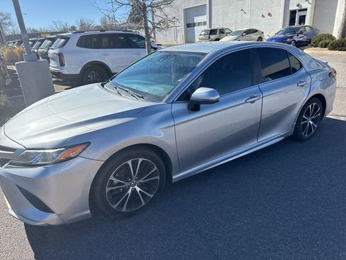 Used 2018 Toyota Camry L image 24