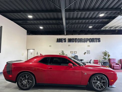 Used 2016 Dodge Challenger R/T Scat Pack w/ Leather Interior Group RWD image 4