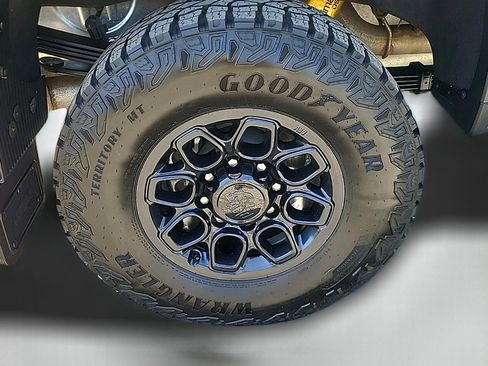 Used 2025 Chevrolet Silverado 2500 ZR2 w/ ZR2 Bison Edition AWD/4WD image 8