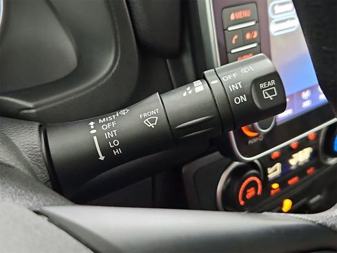 Used 2022 Nissan Leaf S image 25