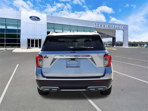 Used 2020 Ford Explorer XLT w/ Equipment Group 202A image 3