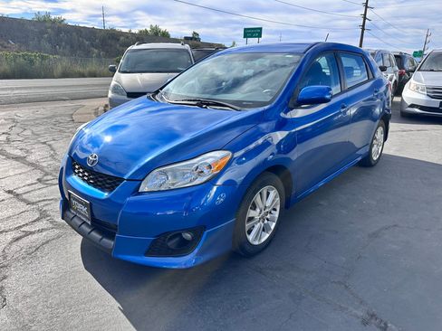 Used 2010 Toyota Matrix FWD image 2