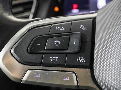 Used 2024 Volkswagen Atlas Cross Sport SEL Premium R-Line image 25