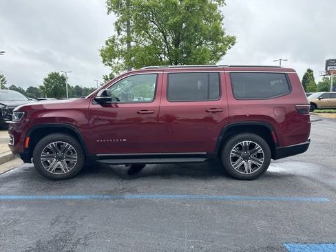 Used 2024 Jeep Wagoneer Series II w/ Flexible Seating Group RWD image 2