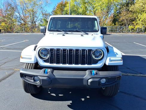 Used 2024 Jeep Wrangler Unlimited w/ Technology Group AWD/4WD image 2