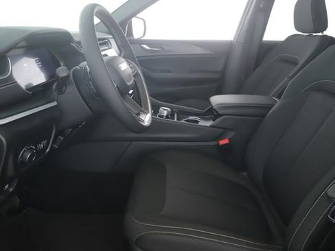 Used 2025 Jeep Grand Cherokee Laredo w/ MOPAR Finishing Package image 16