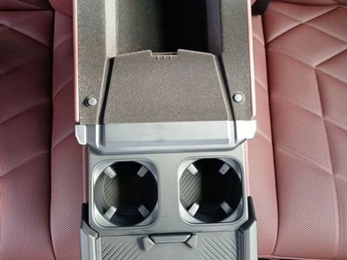 Used 2026 BMW 740i xDrive image 14