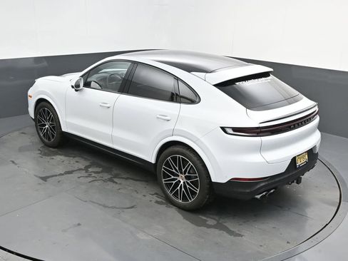Used 2026 Porsche Cayenne Coupe AWD/4WD image 29