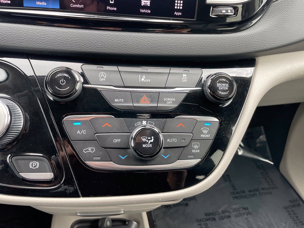 Used 2022 Chrysler Pacifica Touring-L FWD image 13