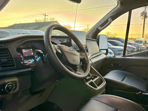 Used 2022 Ford Transit 150 Low Roof AWD image 5
