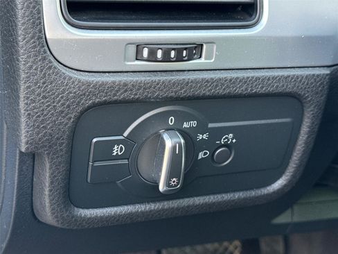 Used 2013 Volkswagen Touareg Lux image 29