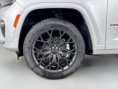 New 2025 Jeep Grand Cherokee Summit w/ Obsidian Package image 36