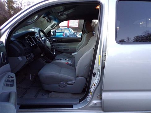 Used 2009 Toyota Tacoma PreRunner image 14