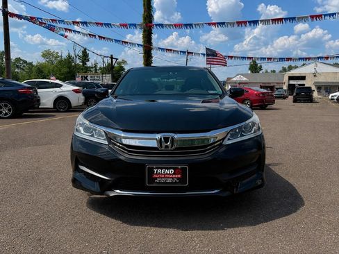Used 2017 Honda Accord LX image 7