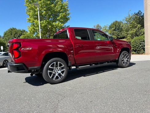 Used 2024 Chevrolet Colorado Z71 w/ Z71 Convenience Package 2 AWD/4WD image 3