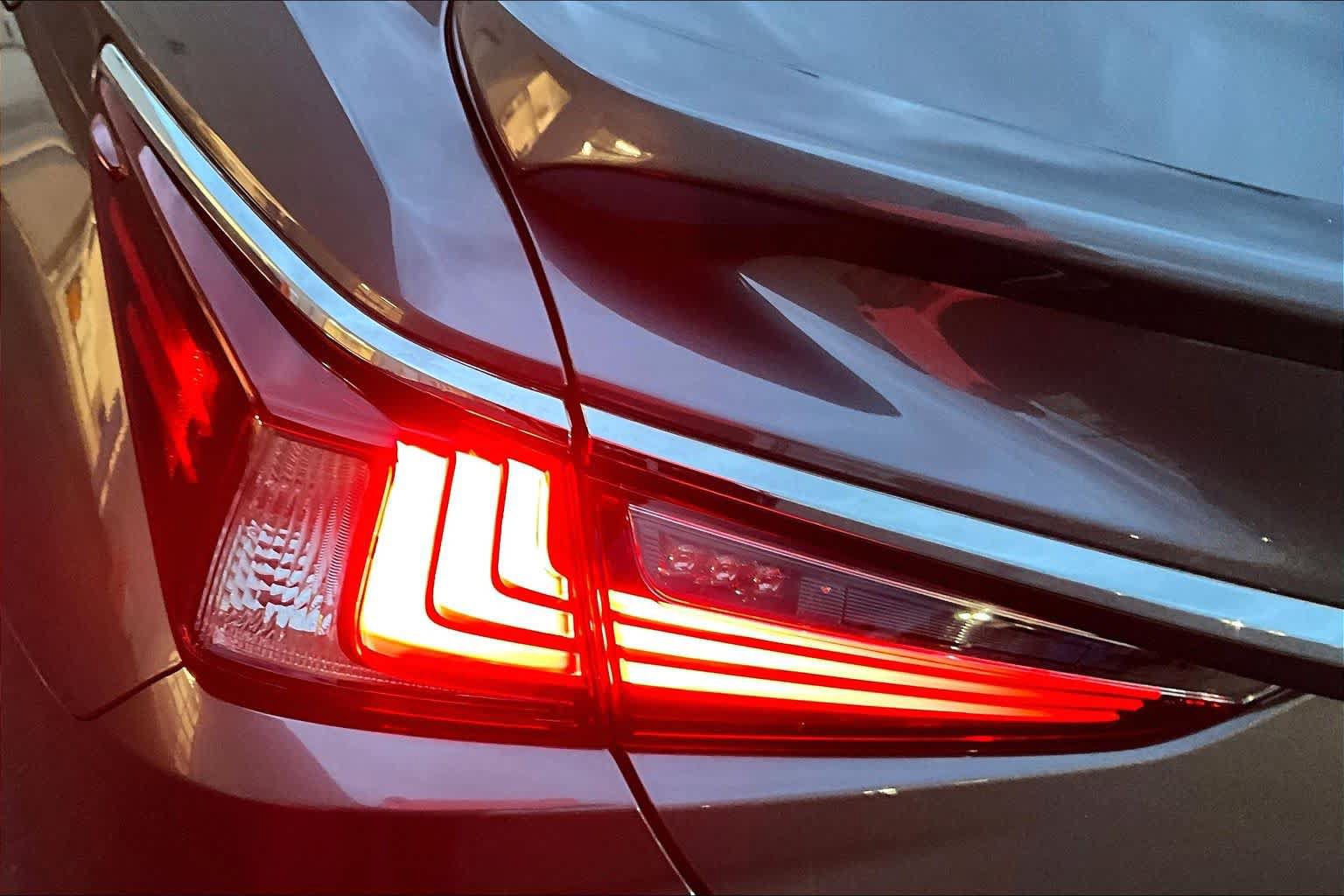 Used 2024 Lexus ES 350 w/ Premium Package FWD image 23