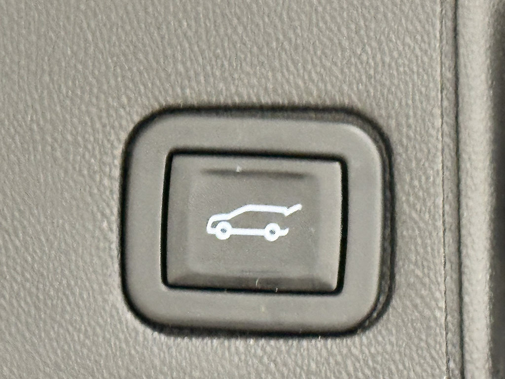 Used 2023 GMC Terrain SLT AWD/4WD image 14
