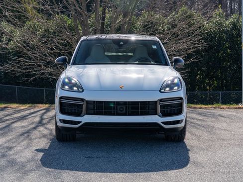 Certified 2023 Porsche Cayenne Turbo image 10
