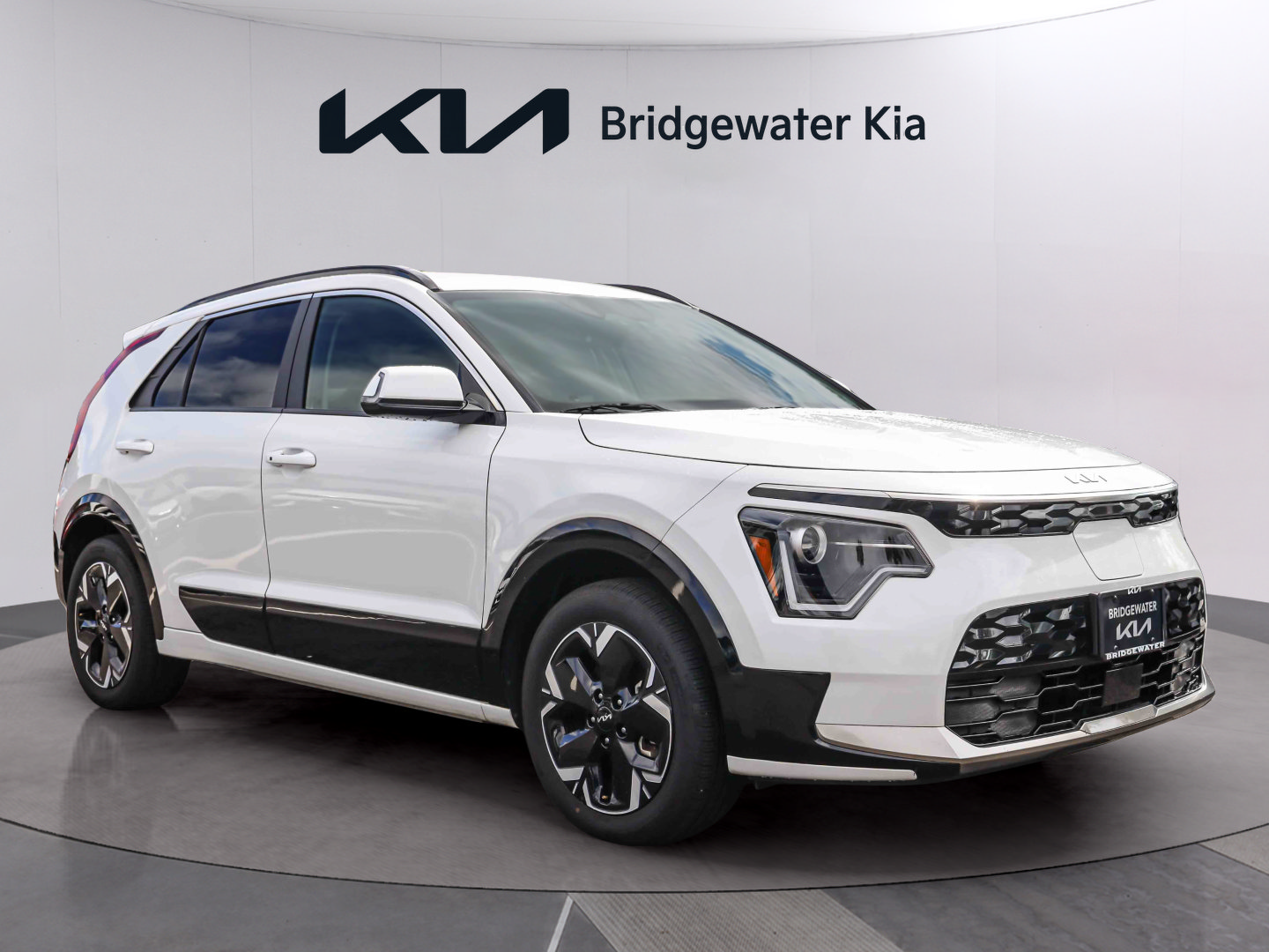 Used 2024 Kia Niro Wind w/ Wind Preserve Package FWD image 1